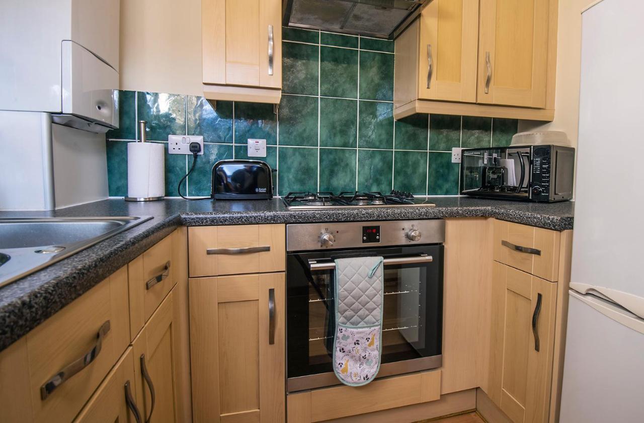 Stylish 2 Bedroom - 2 Miles Inverness City Centre Quarto foto